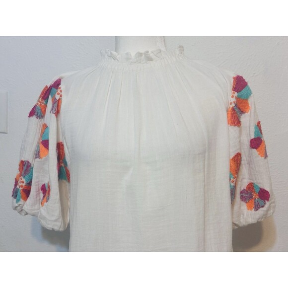 NWT THML  Women Size S White Embroidered Floral Puff Sleeve Blouse Bohemian - Picture 2 of 10